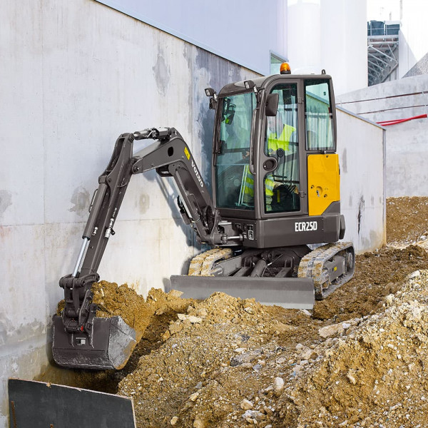 Escavatore compatto Volvo ECR25D